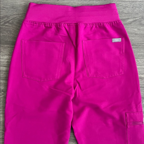 FIGS High Waisted Zamora Jogger Scrub Pants XXS PETITE Raspberry Sorbet Magenta - Picture 8 of 10